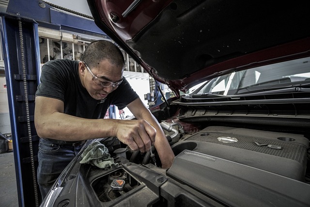 Automobilio alyvos keitimas: Ką reikia žinoti