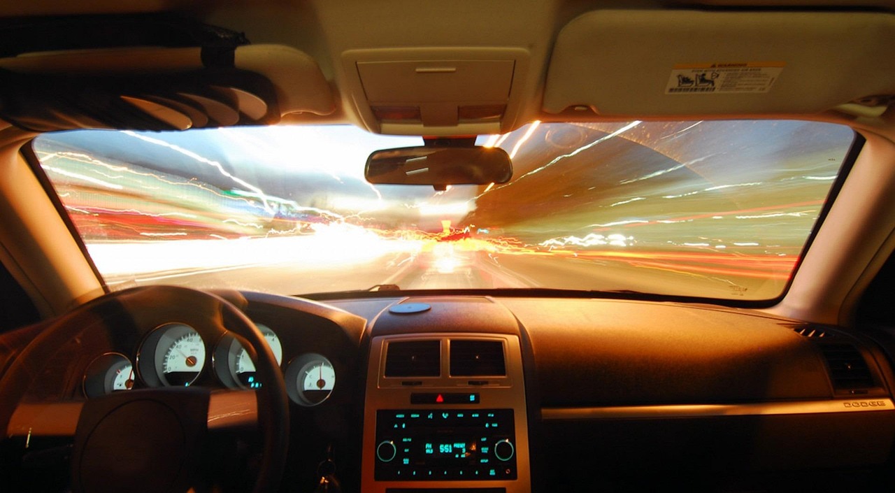 Kaip ilgos kelionės automobiliu veikia jūsų sveikatą: 7 praktiniai patarimai vairuotojams