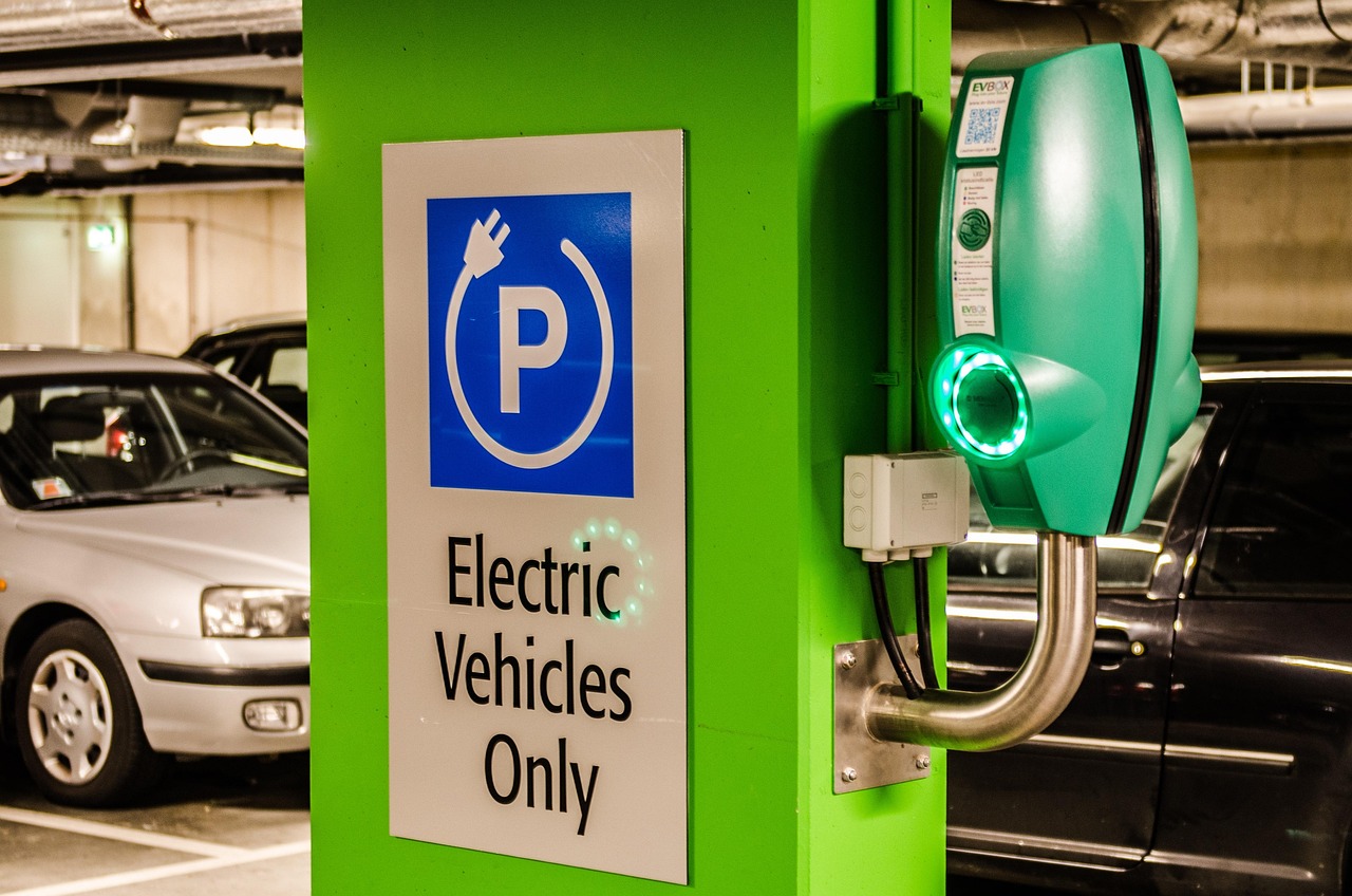 Kaip parinkti tinkamą elektromobilį pagal savo kasdienius važinėjimo įpročius: praktinis gidas 2026 metams